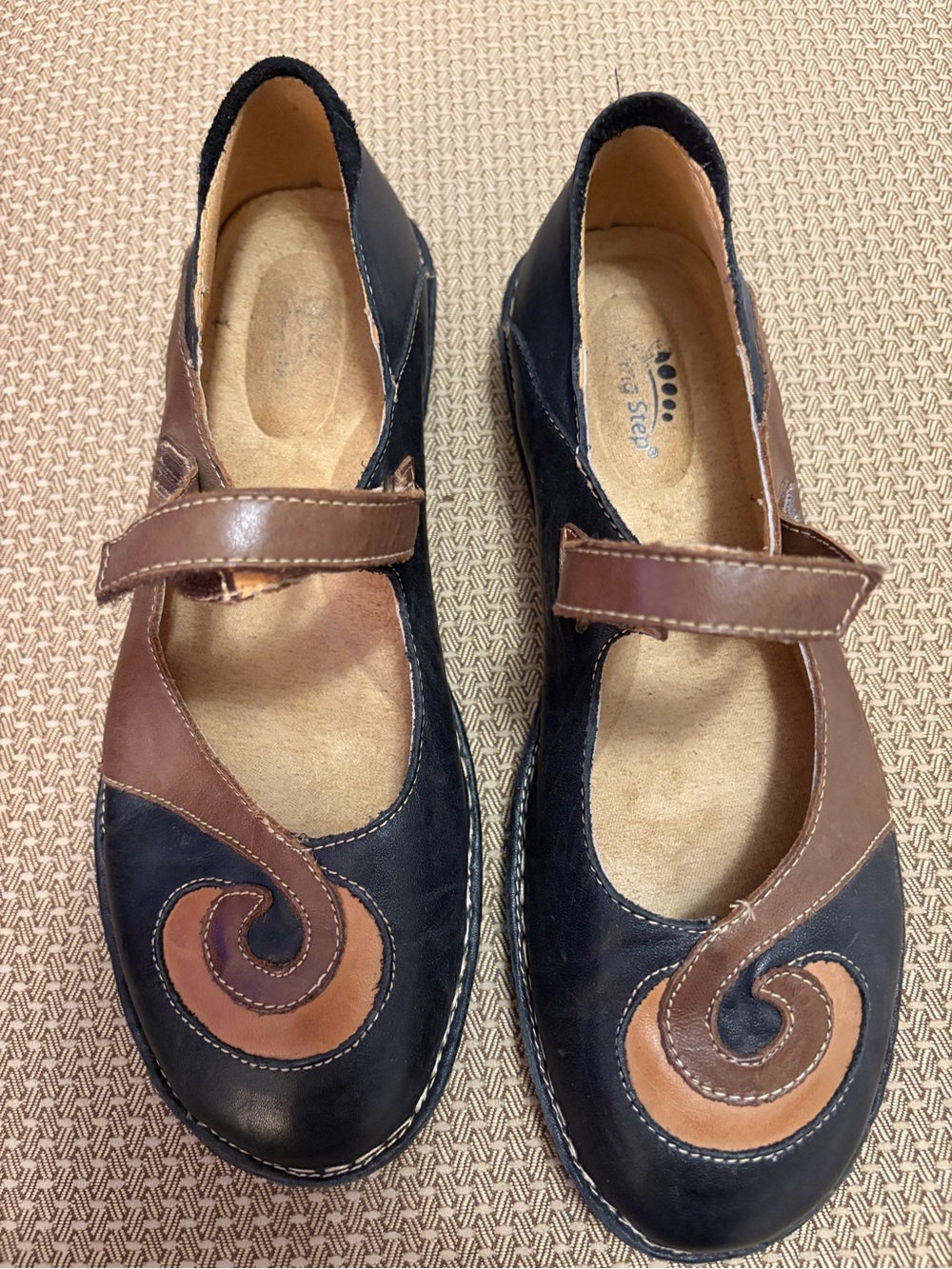 Women’s Two-Tone Mary Jane Flats — Black and Brown Comfort Loafers